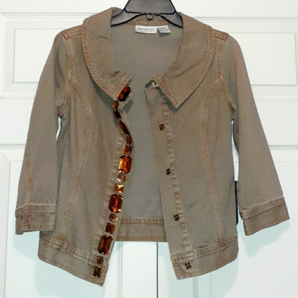 Chic jean Jacket quarter length sleeves